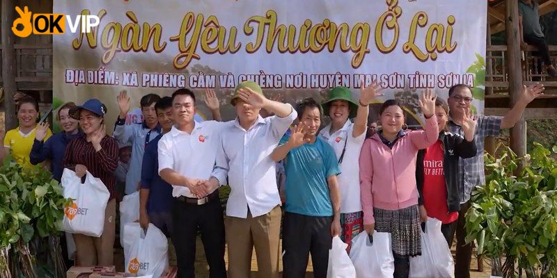 Tặng 60 suất quà cho các hộ khó khăn